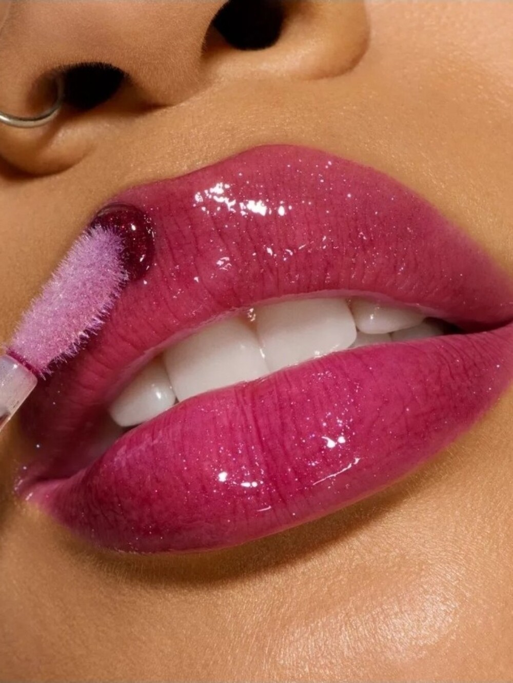 MAC Lipglass Gloss Lipglass Air Non-Sticky Gloss Sublime/Plum with red scatter. - Picture 5 of 10